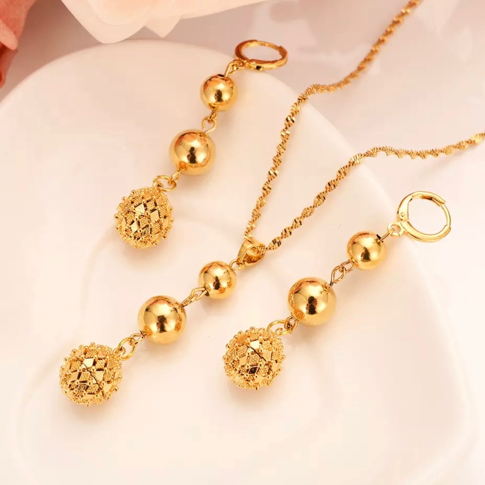 24 K Gold Plated Jewelry Set Necklace and Earrings
